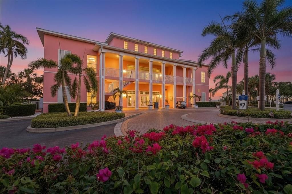 出租: $2,300 (1 贝兹, 1 浴室, 694 平方英尺)