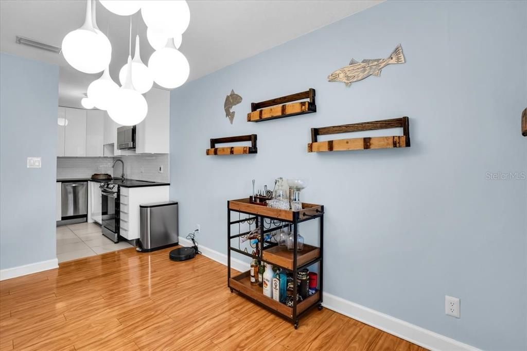 出租: $2,300 (1 贝兹, 1 浴室, 694 平方英尺)