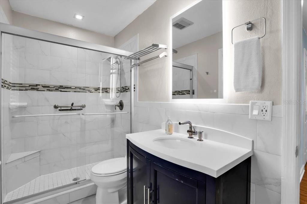 出租: $2,300 (1 贝兹, 1 浴室, 694 平方英尺)