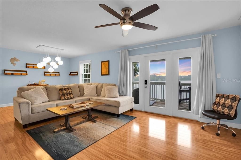 出租: $2,300 (1 贝兹, 1 浴室, 694 平方英尺)