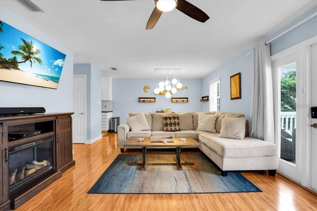 出租: $2,300 (1 贝兹, 1 浴室, 694 平方英尺)