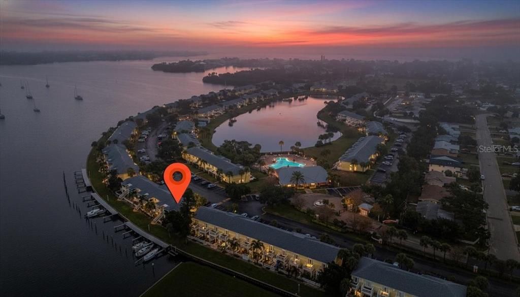 出租: $2,300 (1 贝兹, 1 浴室, 694 平方英尺)