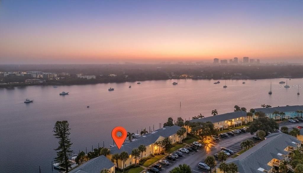 出租: $2,300 (1 贝兹, 1 浴室, 694 平方英尺)