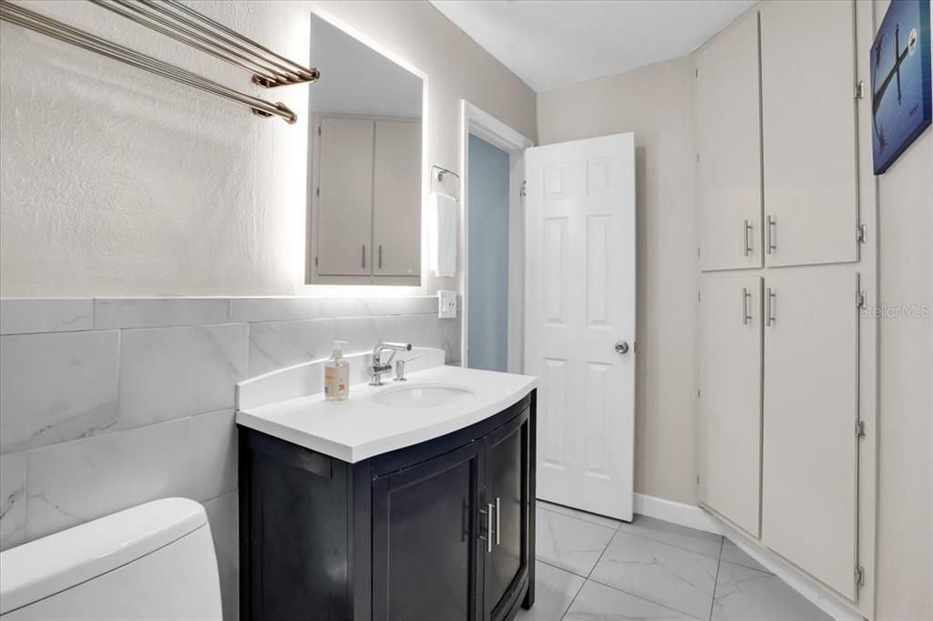 出租: $2,300 (1 贝兹, 1 浴室, 694 平方英尺)