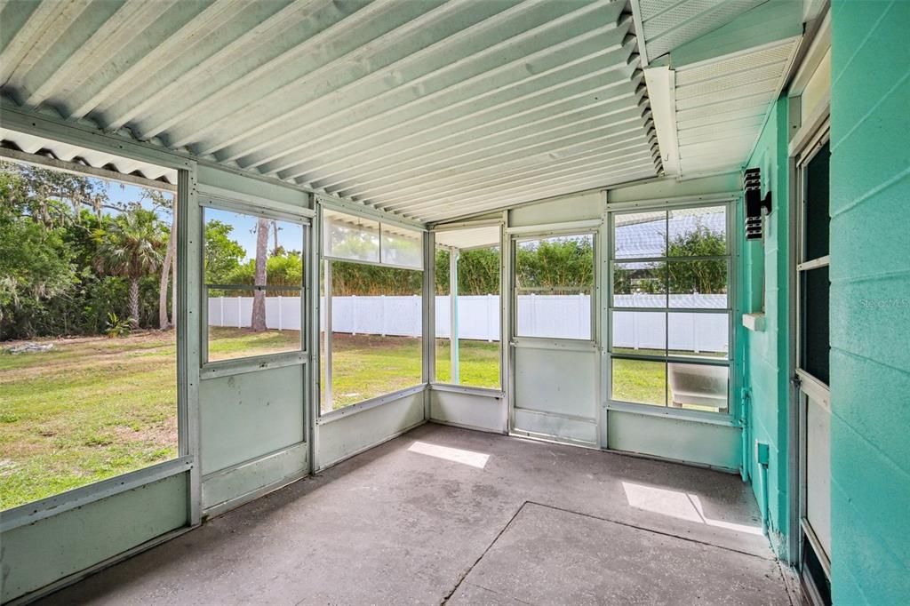 For Sale: $400,000 (3 beds, 3 baths, 1538 Square Feet)