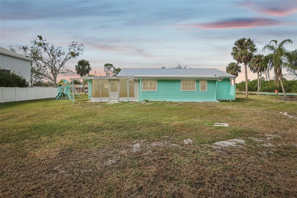 For Sale: $400,000 (3 beds, 3 baths, 1538 Square Feet)