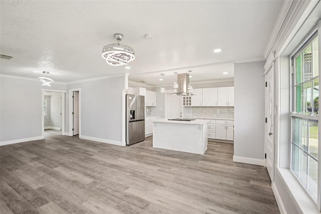 For Sale: $400,000 (3 beds, 3 baths, 1538 Square Feet)