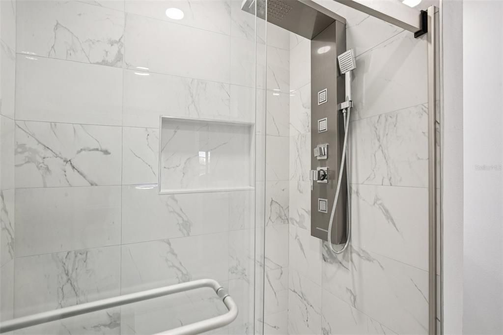 For Sale: $400,000 (3 beds, 3 baths, 1538 Square Feet)