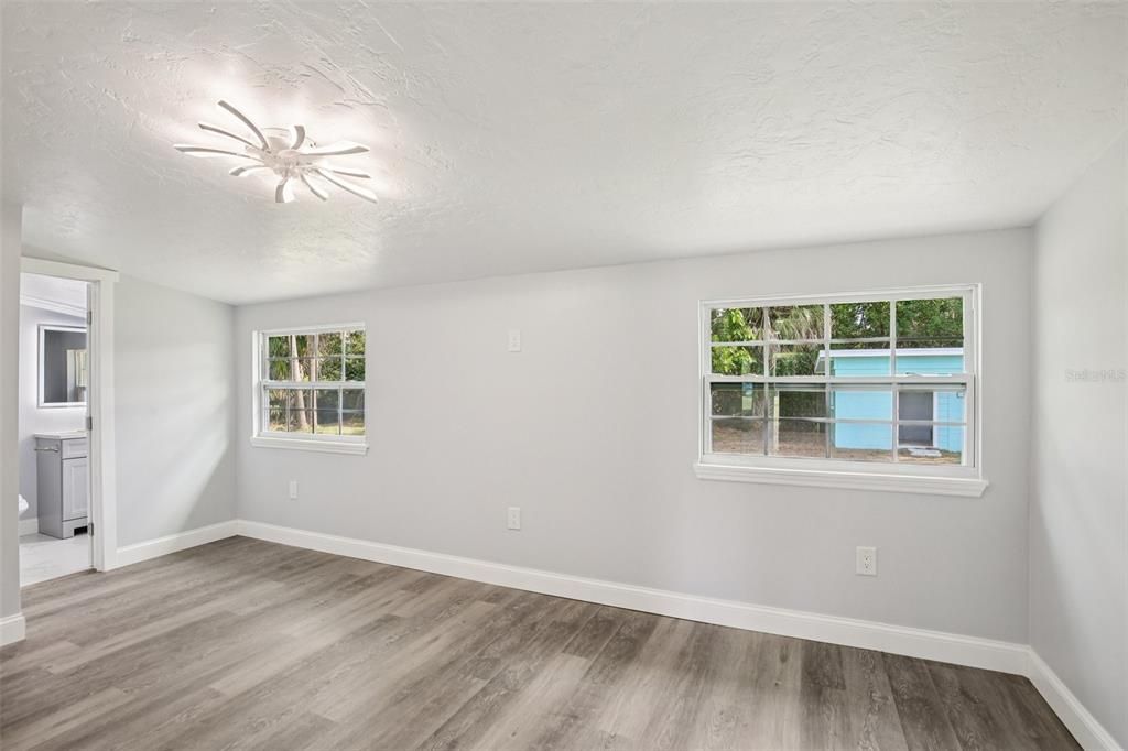 For Sale: $400,000 (3 beds, 3 baths, 1538 Square Feet)