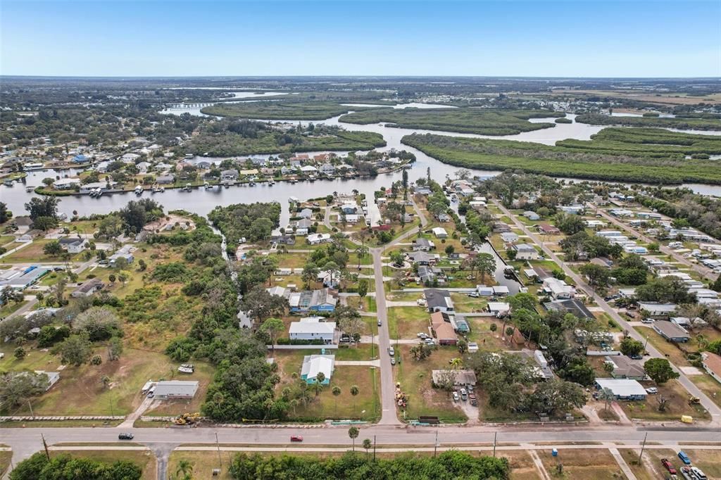 For Sale: $400,000 (3 beds, 3 baths, 1538 Square Feet)