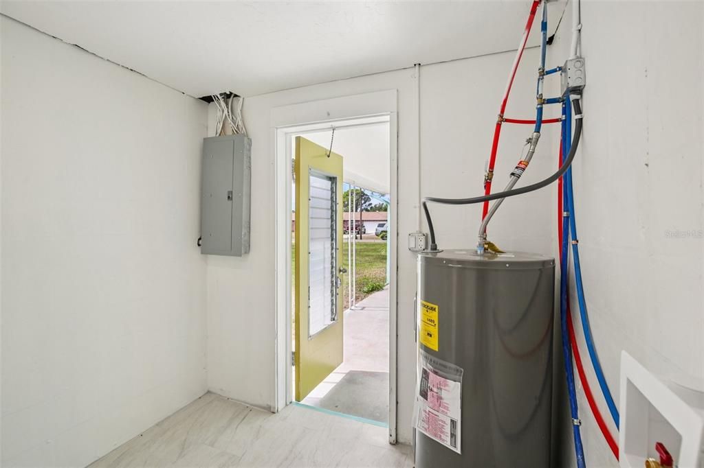 For Sale: $400,000 (3 beds, 3 baths, 1538 Square Feet)