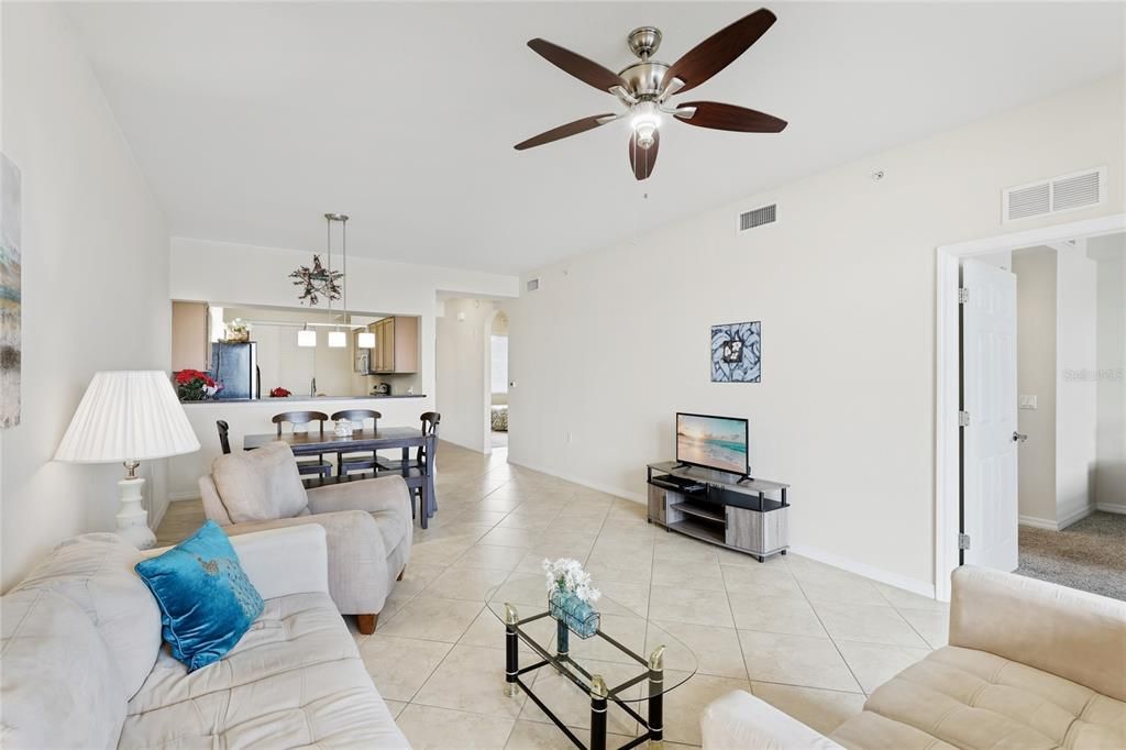 For Sale: $289,000 (2 beds, 2 baths, 1121 Square Feet)