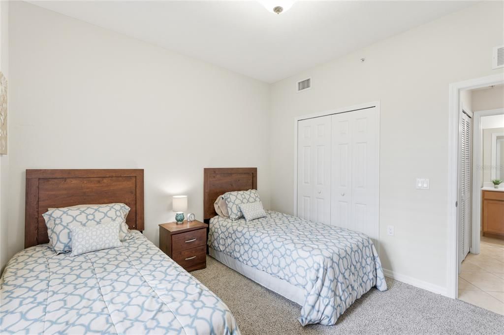 For Sale: $289,000 (2 beds, 2 baths, 1121 Square Feet)