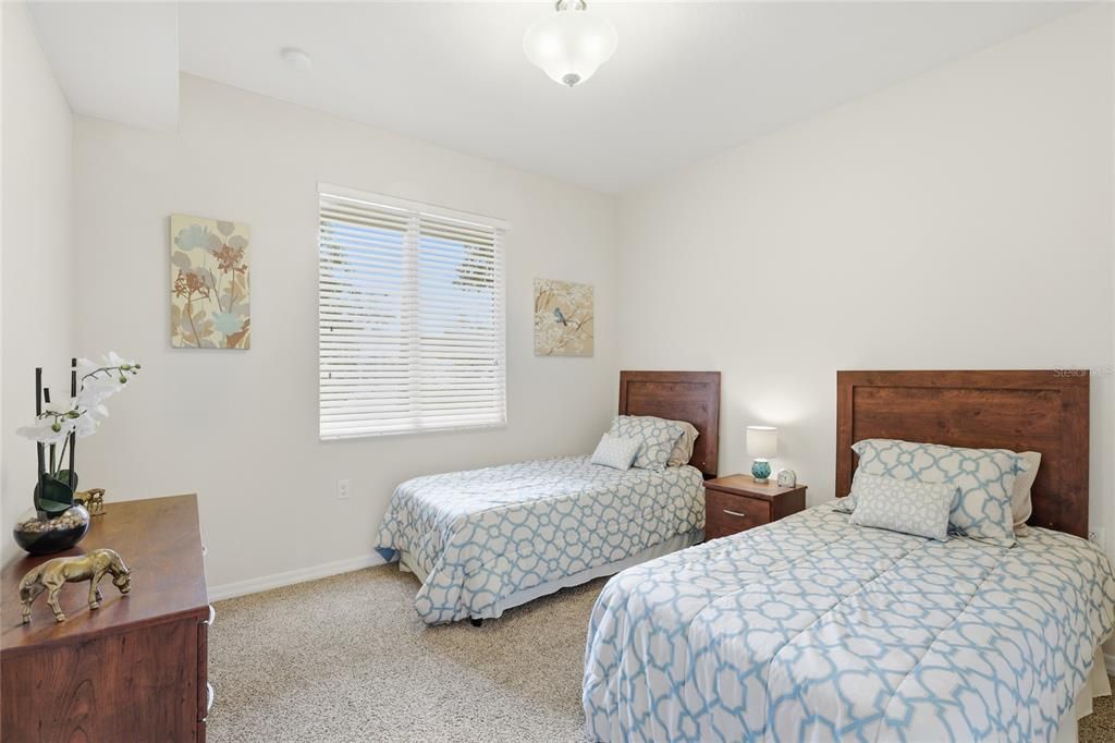 For Sale: $289,000 (2 beds, 2 baths, 1121 Square Feet)