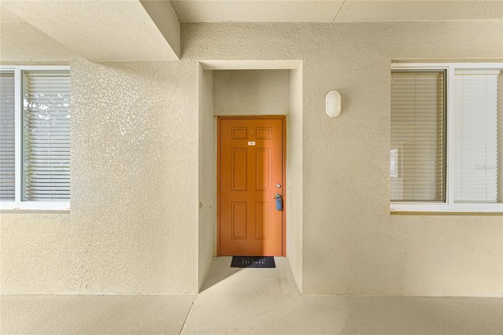 For Sale: $289,000 (2 beds, 2 baths, 1121 Square Feet)