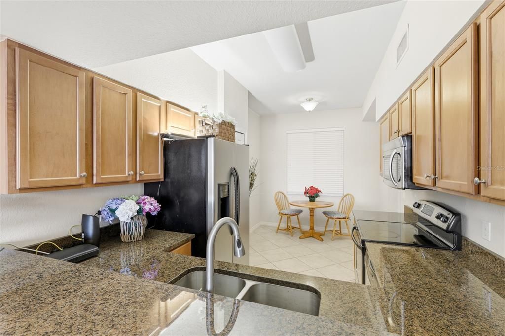For Sale: $289,000 (2 beds, 2 baths, 1121 Square Feet)
