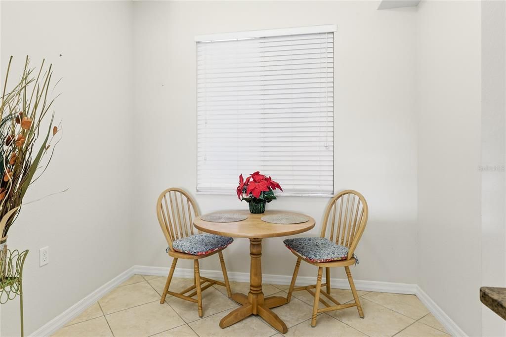 For Sale: $289,000 (2 beds, 2 baths, 1121 Square Feet)