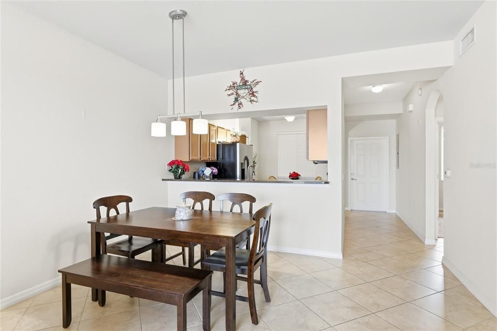 For Sale: $289,000 (2 beds, 2 baths, 1121 Square Feet)