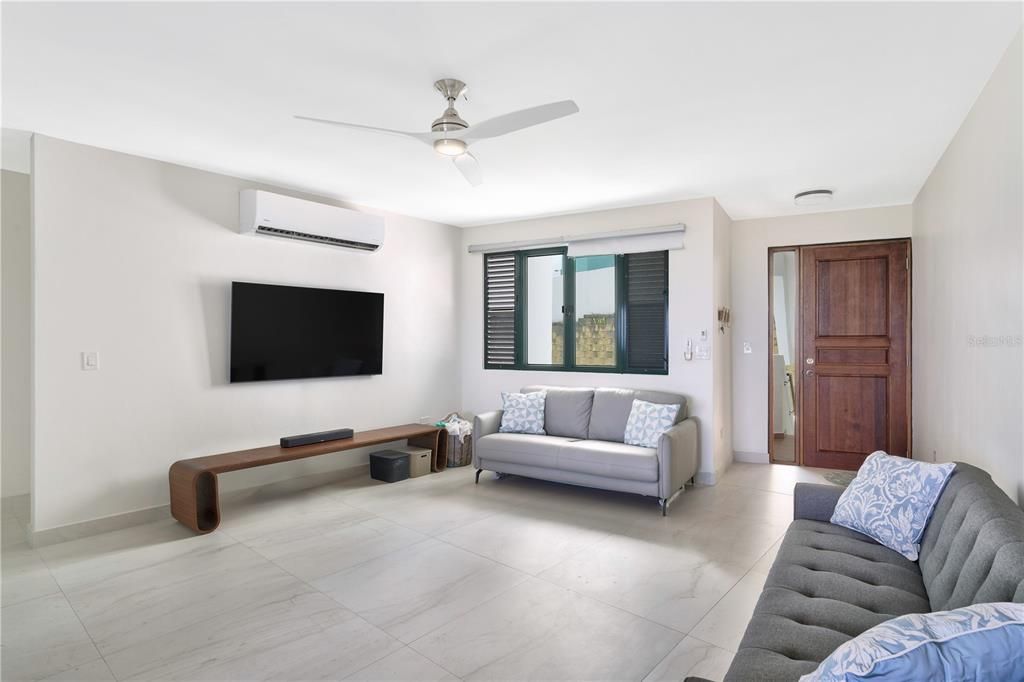 待售: $690,000 (3 贝兹, 3 浴室, 1881 平方英尺)