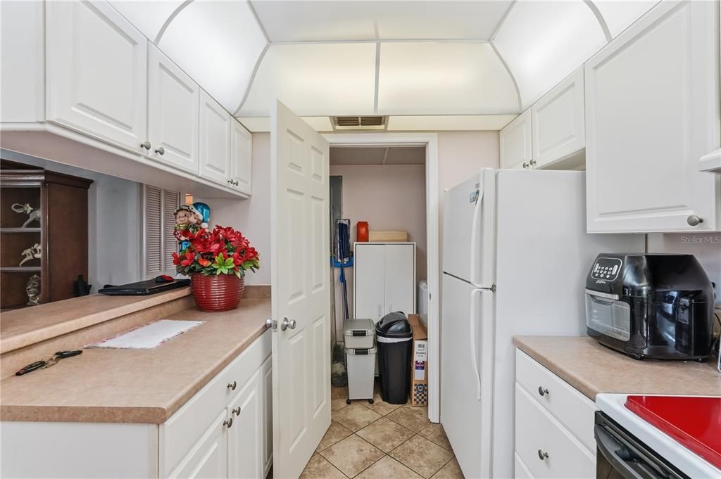 For Sale: $145,000 (2 beds, 1 baths, 752 Square Feet)