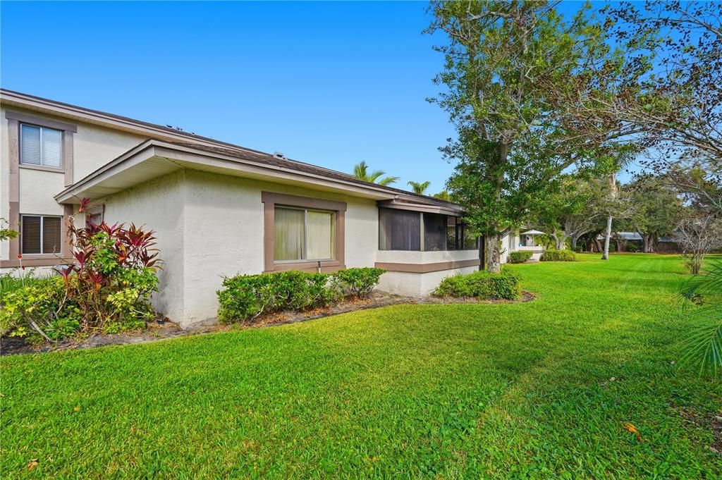 For Sale: $145,000 (2 beds, 1 baths, 752 Square Feet)