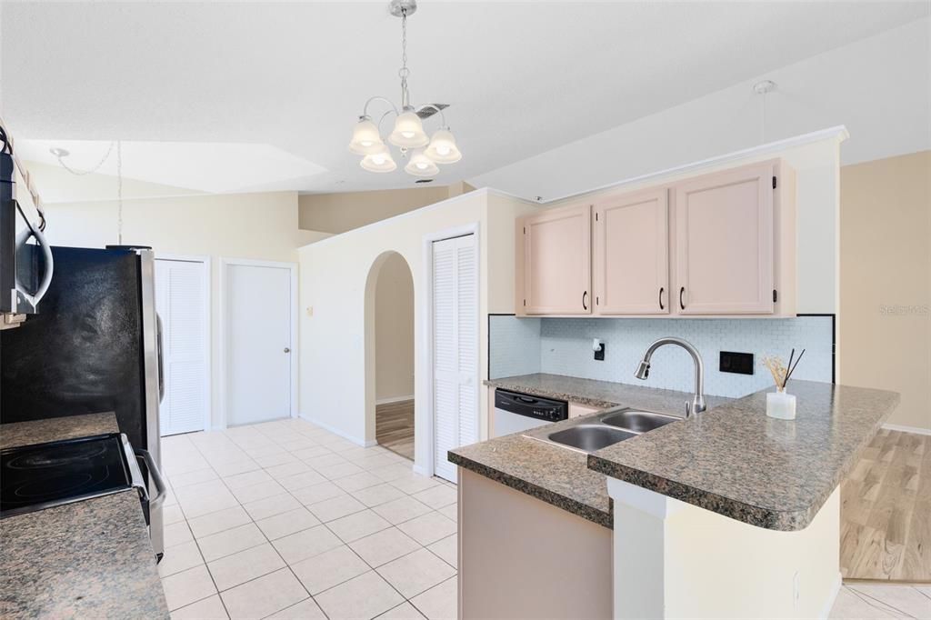 For Sale: $389,900 (3 beds, 2 baths, 1601 Square Feet)