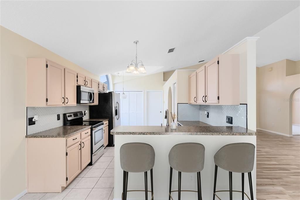 For Sale: $389,900 (3 beds, 2 baths, 1601 Square Feet)