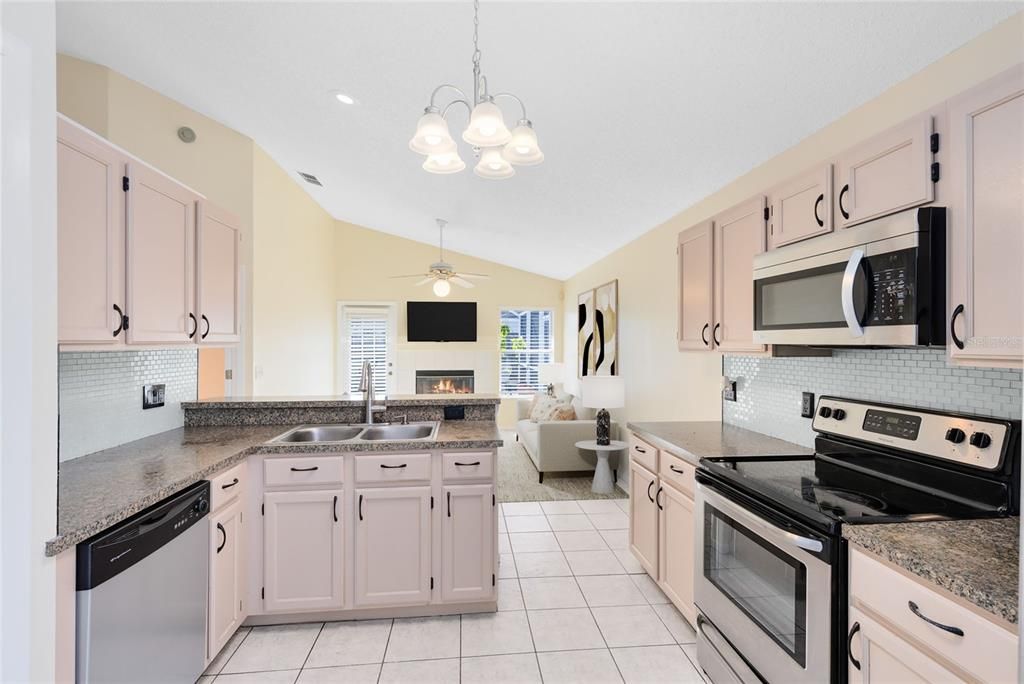 For Sale: $389,900 (3 beds, 2 baths, 1601 Square Feet)