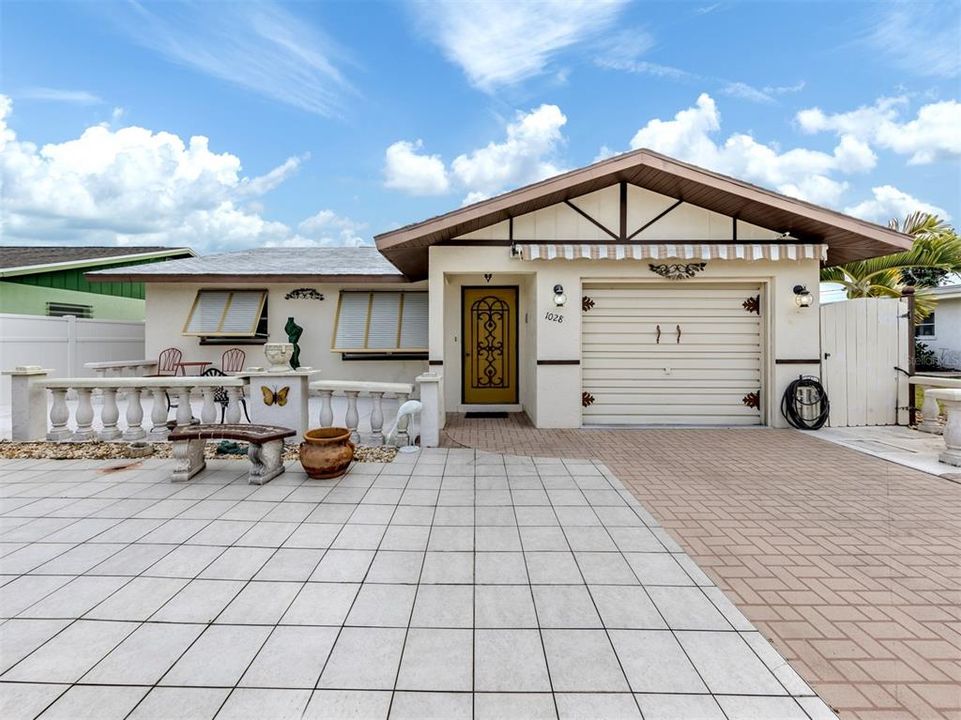 На продажу: $224,000 (2 спален, 2 ванн, 908 Квадратных фут)