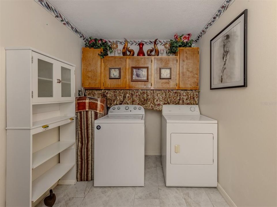 На продажу: $224,000 (2 спален, 2 ванн, 908 Квадратных фут)