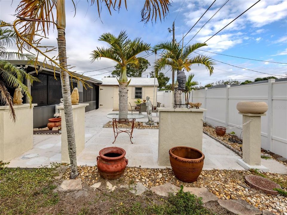 На продажу: $224,000 (2 спален, 2 ванн, 908 Квадратных фут)