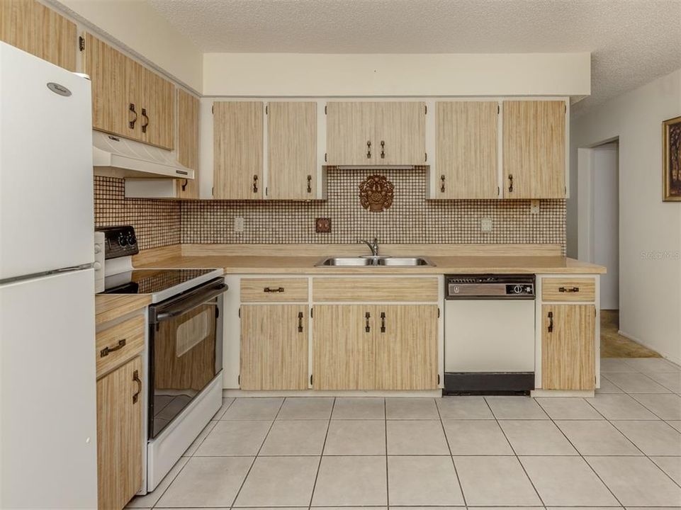 На продажу: $224,000 (2 спален, 2 ванн, 908 Квадратных фут)