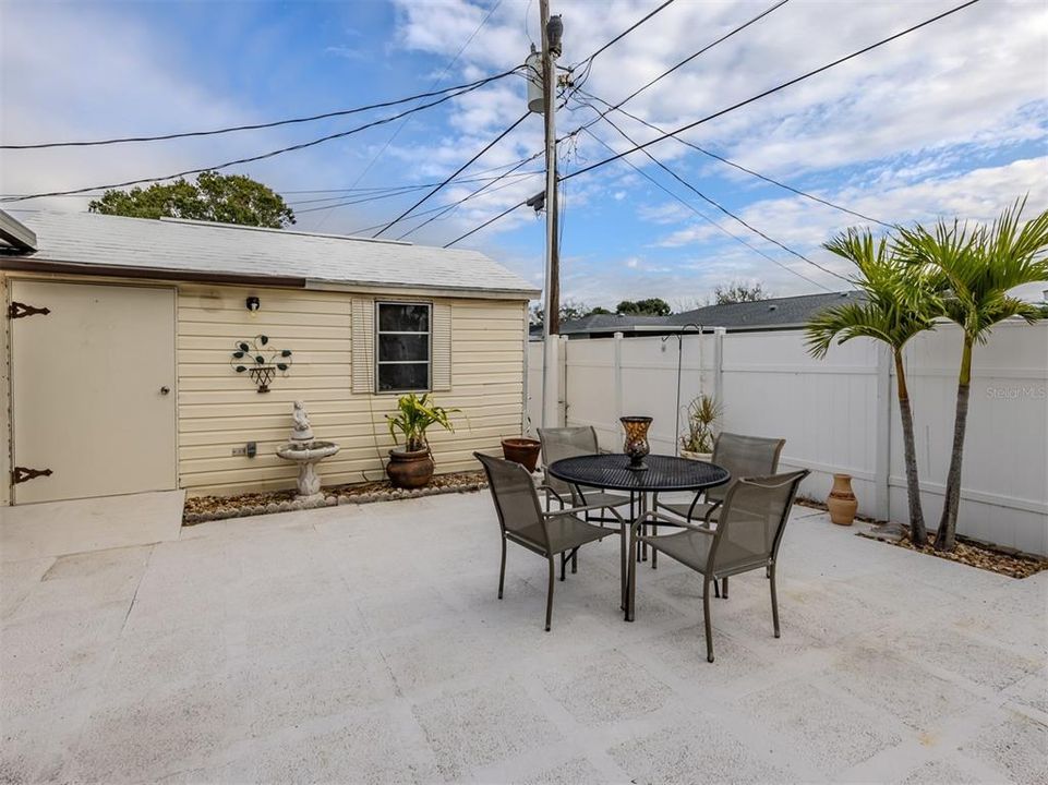 На продажу: $224,000 (2 спален, 2 ванн, 908 Квадратных фут)