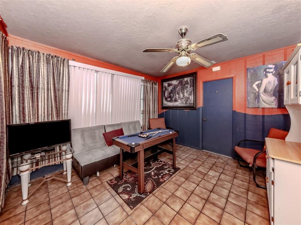 На продажу: $224,000 (2 спален, 2 ванн, 908 Квадратных фут)