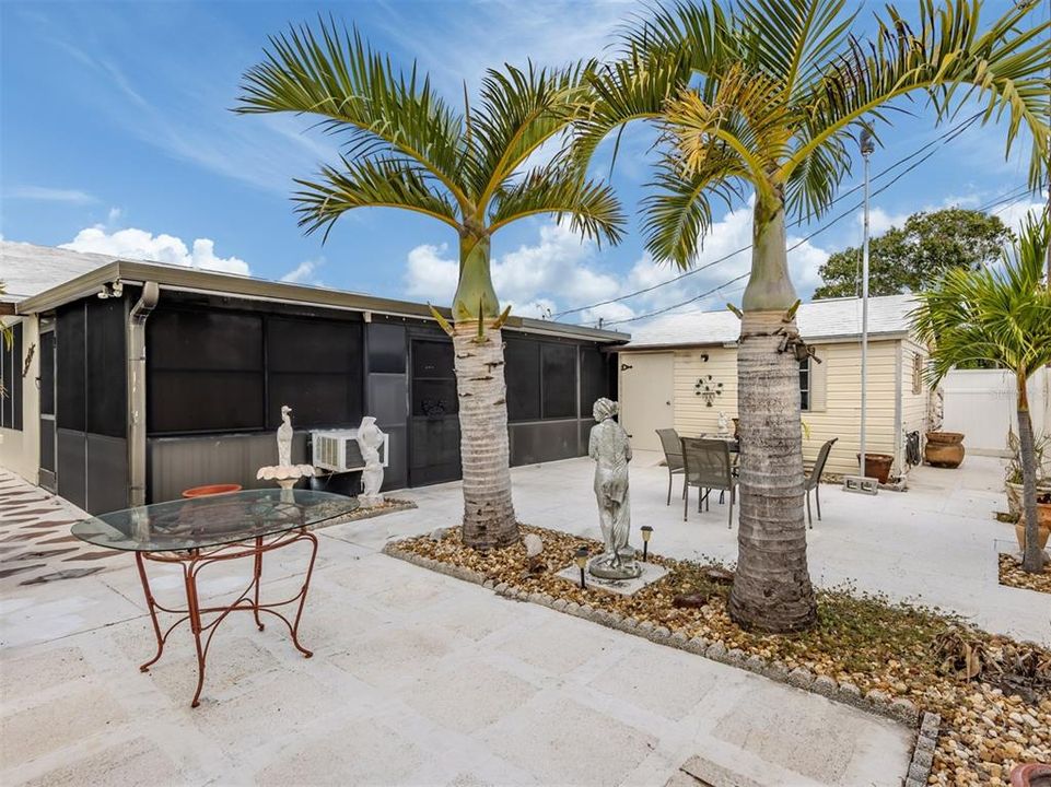 На продажу: $224,000 (2 спален, 2 ванн, 908 Квадратных фут)