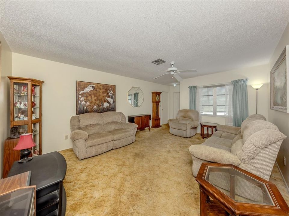 На продажу: $224,000 (2 спален, 2 ванн, 908 Квадратных фут)