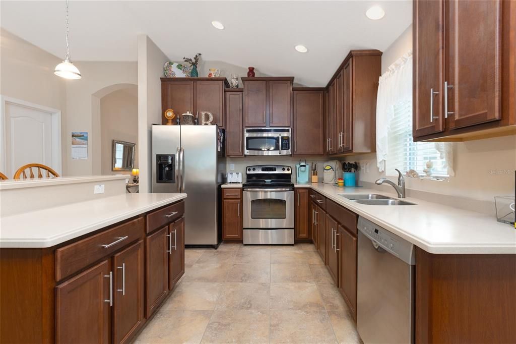 На продажу: $455,000 (4 спален, 2 ванн, 2162 Квадратных фут)