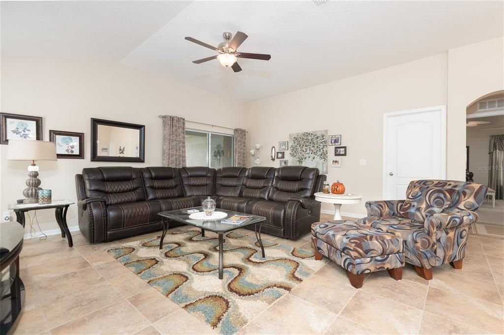 На продажу: $455,000 (4 спален, 2 ванн, 2162 Квадратных фут)