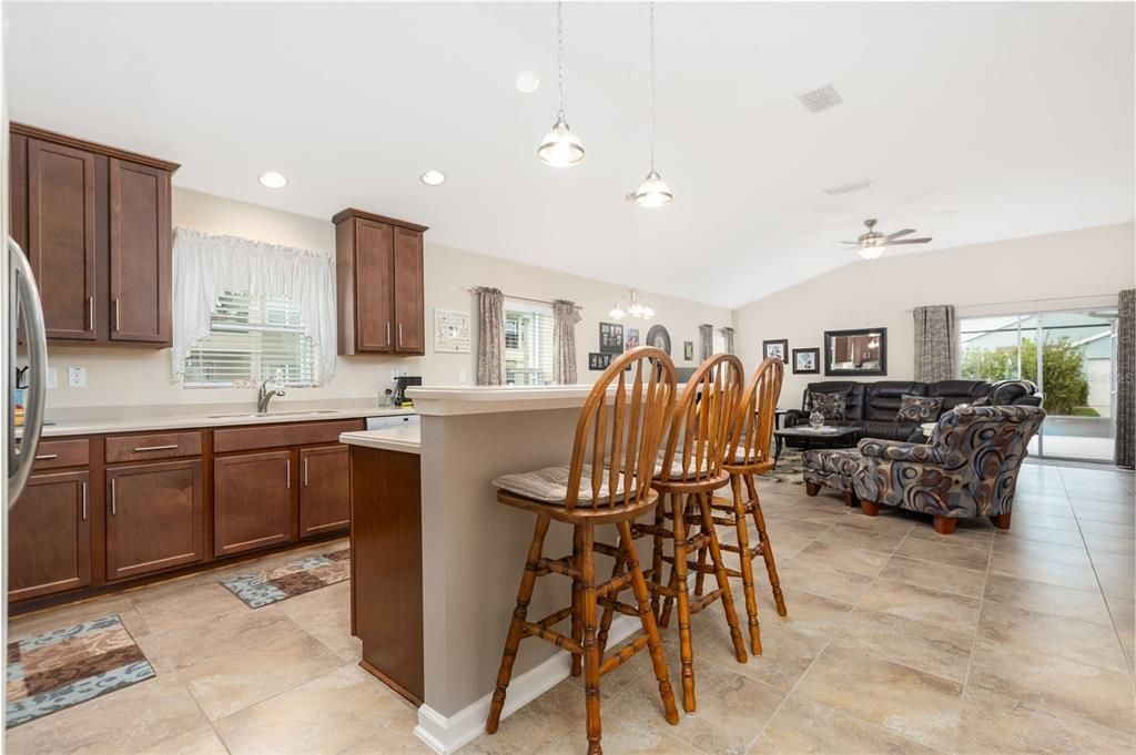 На продажу: $455,000 (4 спален, 2 ванн, 2162 Квадратных фут)