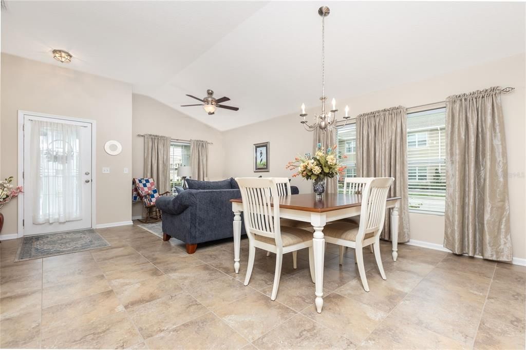 На продажу: $455,000 (4 спален, 2 ванн, 2162 Квадратных фут)