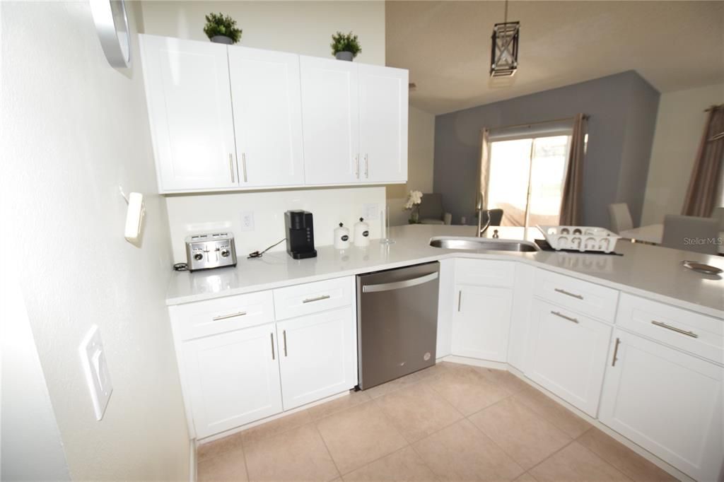 出租: $2,650 (4 贝兹, 2 浴室, 1971 平方英尺)