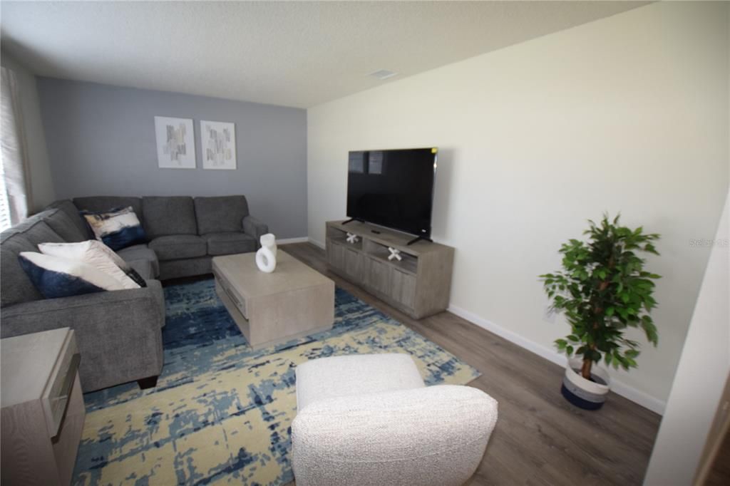 出租: $2,650 (4 贝兹, 2 浴室, 1971 平方英尺)