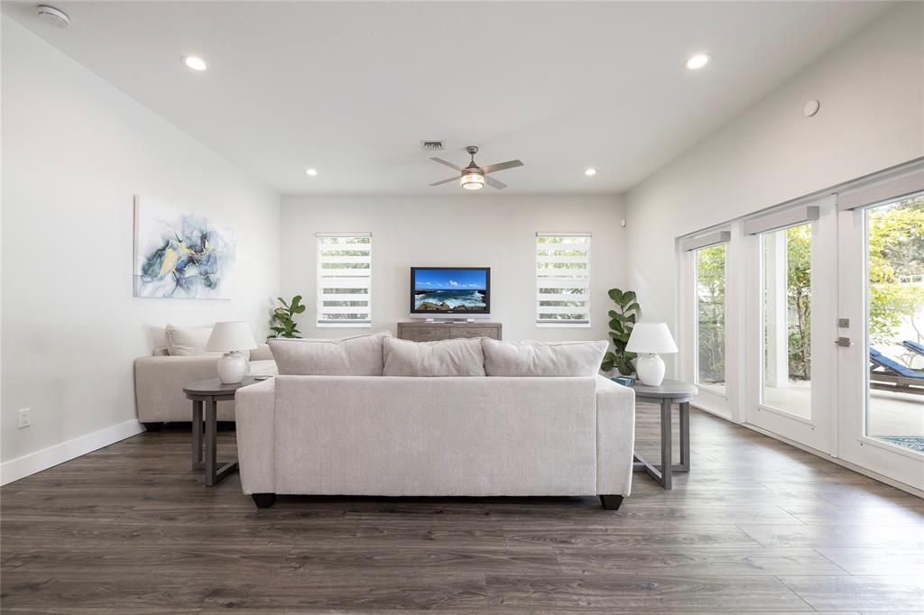 На продажу: $975,000 (3 спален, 2 ванн, 2166 Квадратных фут)