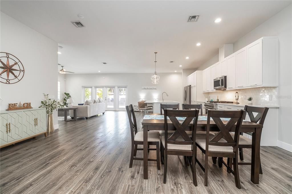 На продажу: $975,000 (3 спален, 2 ванн, 2166 Квадратных фут)