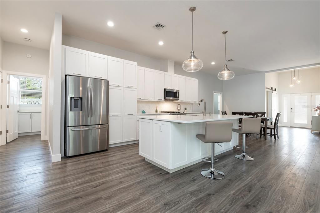 На продажу: $975,000 (3 спален, 2 ванн, 2166 Квадратных фут)