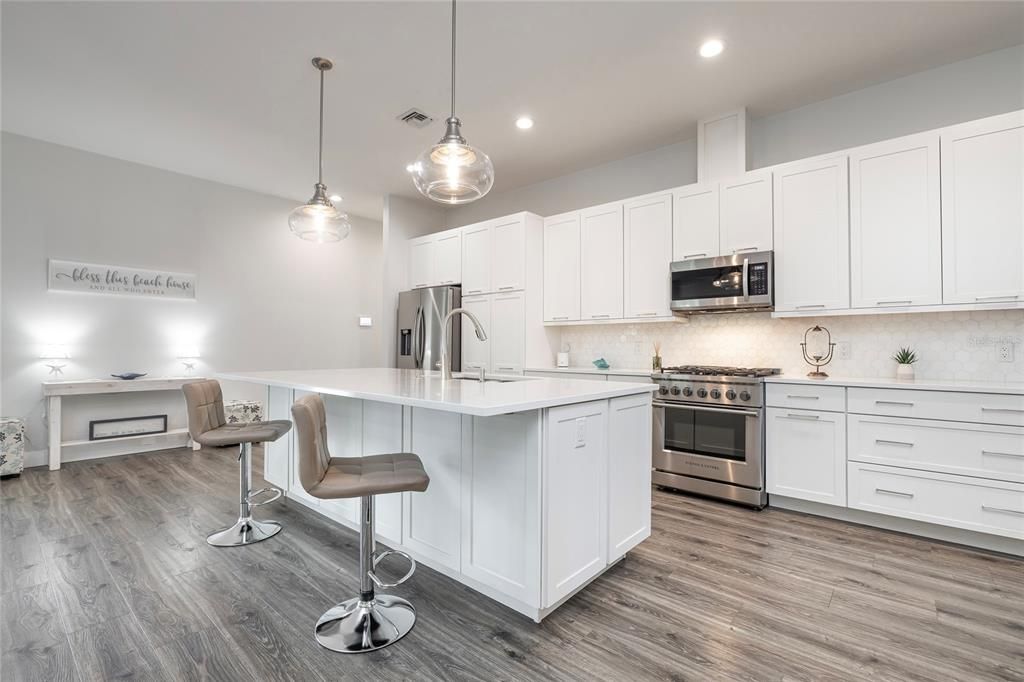 На продажу: $975,000 (3 спален, 2 ванн, 2166 Квадратных фут)