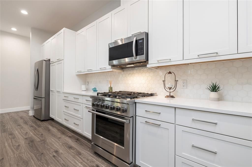 На продажу: $975,000 (3 спален, 2 ванн, 2166 Квадратных фут)