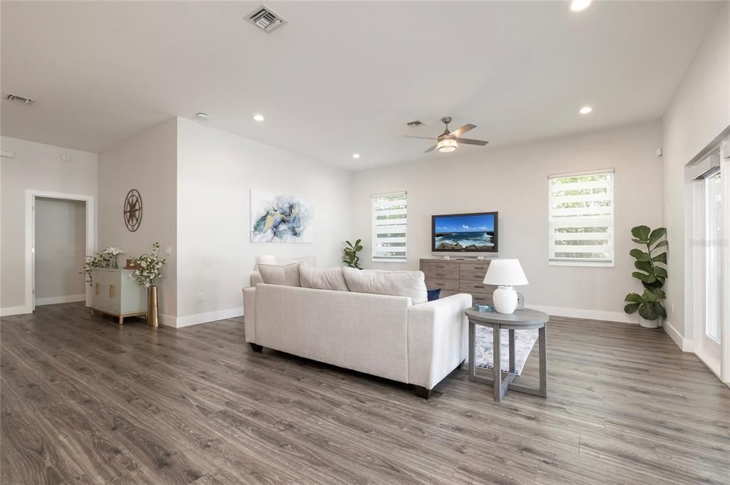 На продажу: $975,000 (3 спален, 2 ванн, 2166 Квадратных фут)