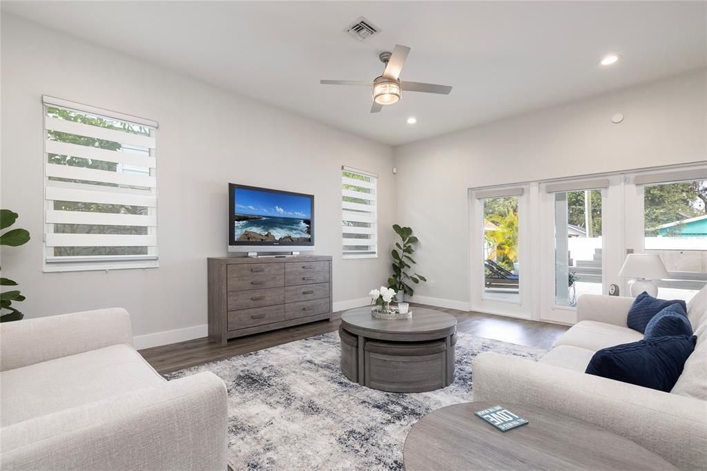 На продажу: $975,000 (3 спален, 2 ванн, 2166 Квадратных фут)