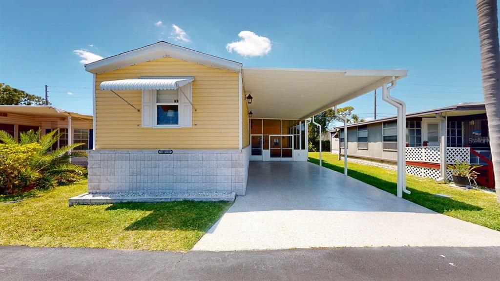 For Sale: $225,000 (2 beds, 2 baths, 924 Square Feet)